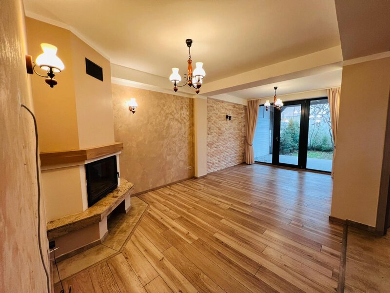 Matei Millo, casa intr-o zona rezidentiala, 130 mp utili, curte matura.