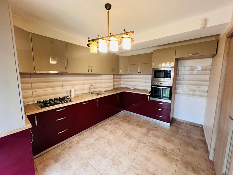 Matei Millo, casa intr-o zona rezidentiala, 130 mp utili, curte matura.