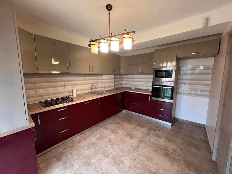 Matei Millo, casa intr-o zona rezidentiala, 130 mp utili, curte matura.