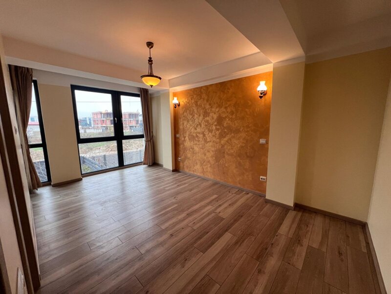 Matei Millo, casa intr-o zona rezidentiala, 130 mp utili, curte matura.