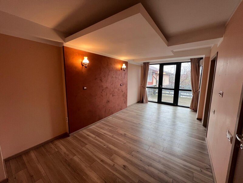 Matei Millo, casa intr-o zona rezidentiala, 130 mp utili, curte matura.