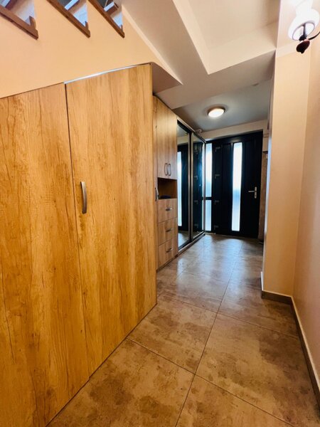 Matei Millo, casa intr-o zona rezidentiala, 130 mp utili, curte matura.