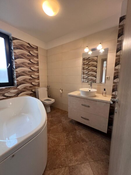 Matei Millo, casa intr-o zona rezidentiala, 130 mp utili, curte matura.